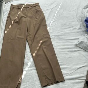 These H&M trousers are perfect for professional or everyday wear!
